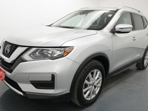 Used 2020 Nissan Rogue SV AWD/4WD image 3