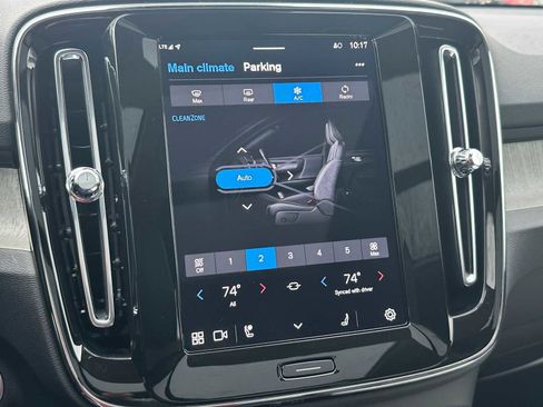 Used 2025 Volvo XC40 B5 Ultra w/ Climate Package image 27