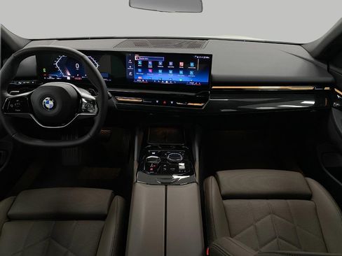 Certified 2024 BMW 530i xDrive w/ Convenience Package image 21