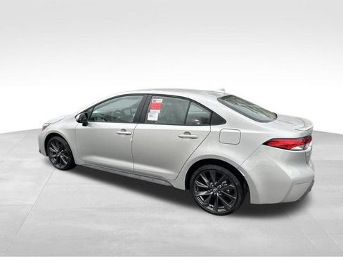 Used 2026 Toyota Corolla SE FWD image 2