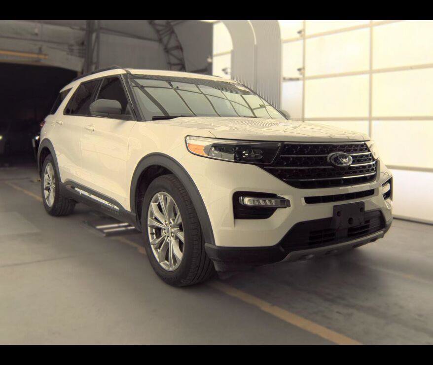 Used 2023 Ford Explorer XLT w/ Equipment Group 202A RWD image 1