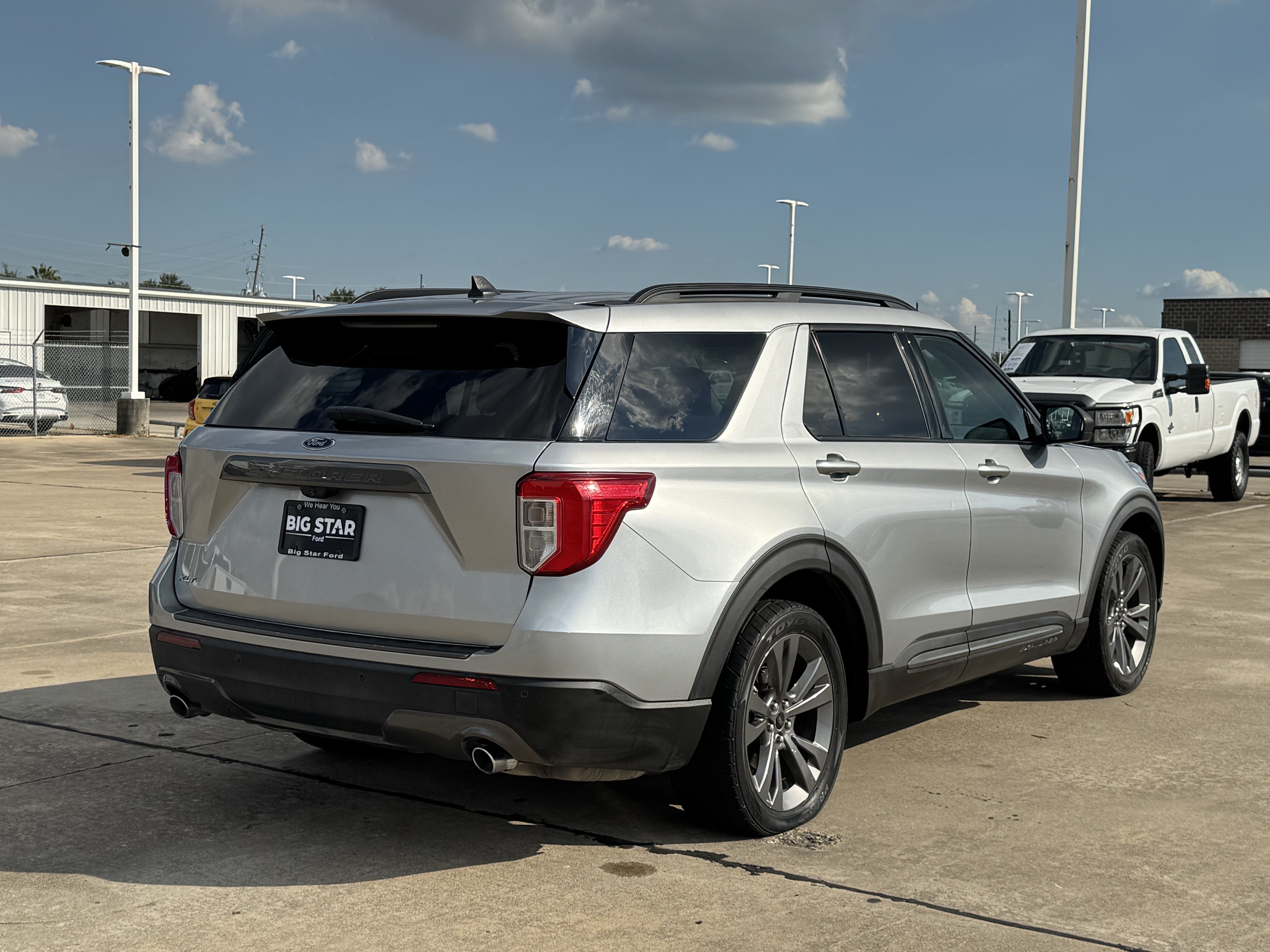 Used 2021 Ford Explorer XLT w/ Equipment Group 202A RWD image 6