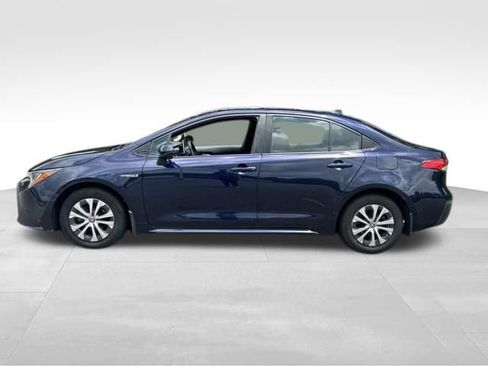 Used 2021 Toyota Corolla LE w/ Carpet Mat Package (TMS) FWD image 2