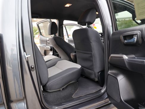 Certified 2023 Toyota Tacoma TRD Off-Road image 28