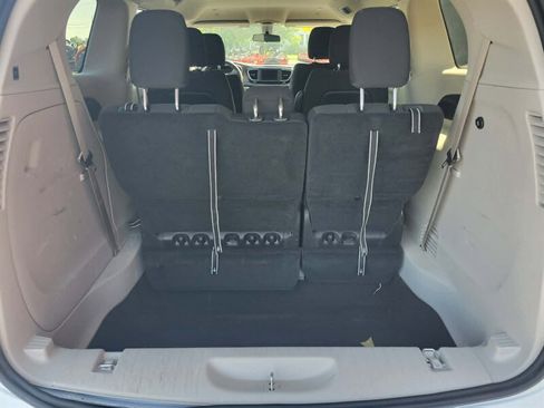 Used 2022 Chrysler Voyager LX FWD image 21