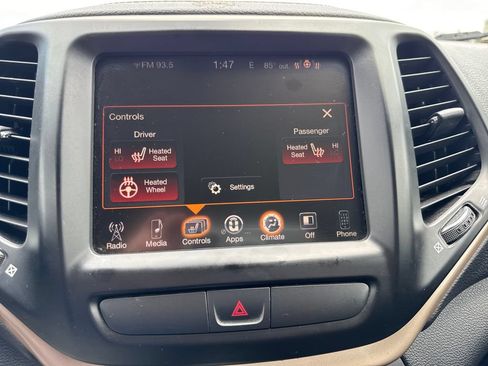 Used 2015 Jeep Cherokee Latitude w/ Cold Weather Group AWD/4WD image 22