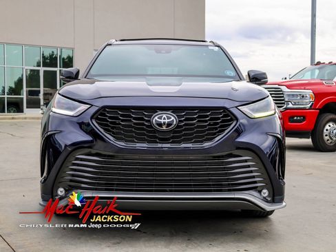 Used 2022 Toyota Highlander XSE image 4
