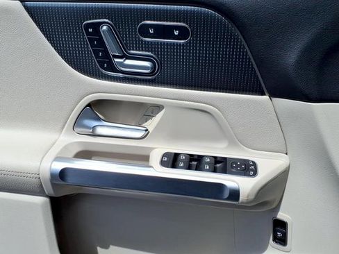 Used 2021 Mercedes-Benz GLB 250 image 30