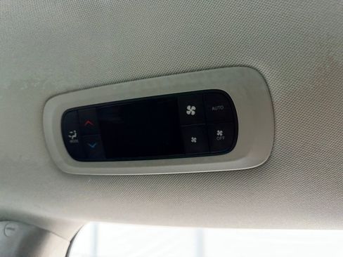 Used 2024 Chrysler Pacifica Touring-L FWD image 31