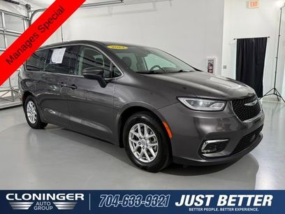 Used 2023 Chrysler Pacifica Touring-L