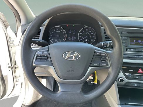 Used 2017 Hyundai Elantra SE image 9