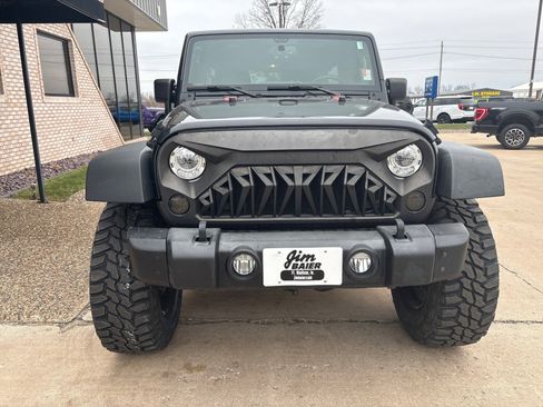 Used 2017 Jeep Wrangler Unlimited Rubicon w/ Max Tow Package image 6