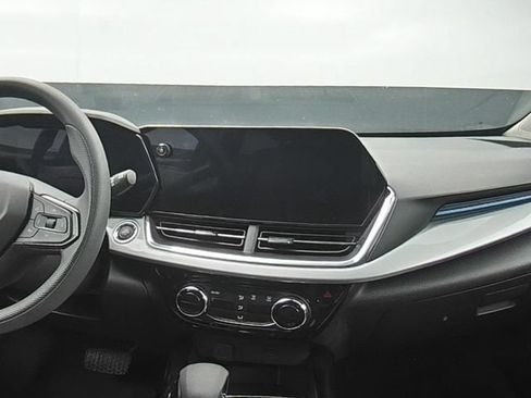 Used 2025 Chevrolet Trax LT FWD image 20
