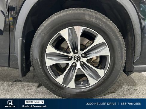 Used 2020 Toyota Highlander XLE AWD/4WD image 12