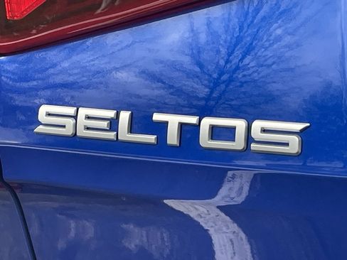 Used 2023 Kia Seltos LX image 18