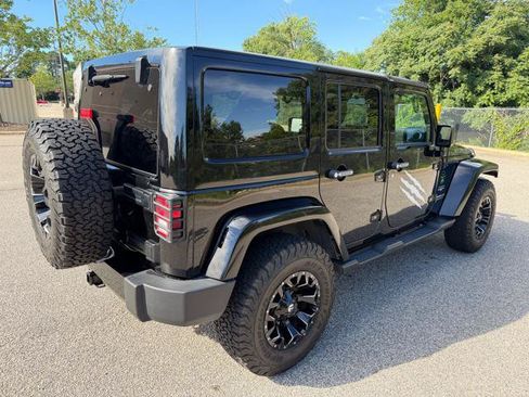 Used 2017 Jeep Wrangler Unlimited Sahara w/ Max Tow Package AWD/4WD image 4