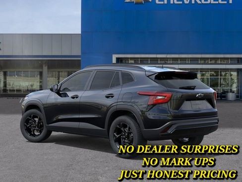 New 2026 Chevrolet Trax LT w/ Driver Confidence Package FWD image 3