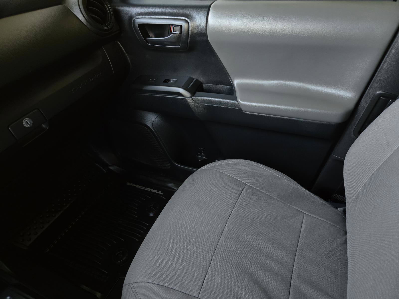 Used 2018 Toyota Tacoma SR RWD image 27