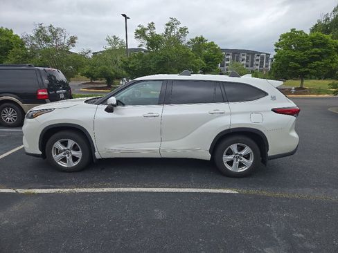 Used 2020 Toyota Highlander LE AWD/4WD image 5