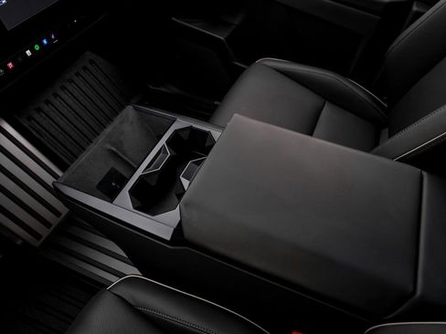 Used 2024 Tesla Cybertruck AWD Crew Cab image 25