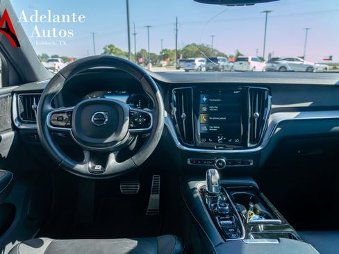 Used 2019 Volvo S60 T8 R-Design image 7