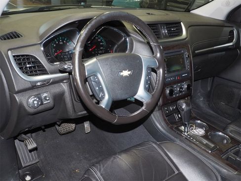 Used 2017 Chevrolet Traverse LT image 5