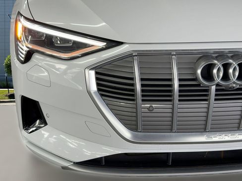Used 2022 Audi e-tron Premium Plus w/ Premium Plus Package image 11