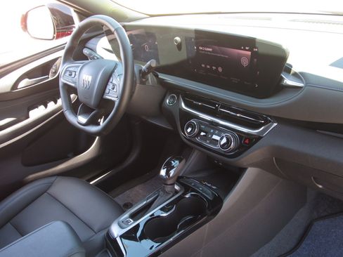 Used 2025 Buick Envista Sport Touring w/ Convenience I Package FWD image 9
