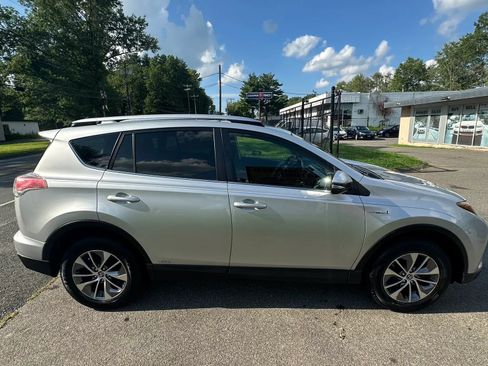Used 2016 Toyota RAV4 XLE AWD/4WD image 4