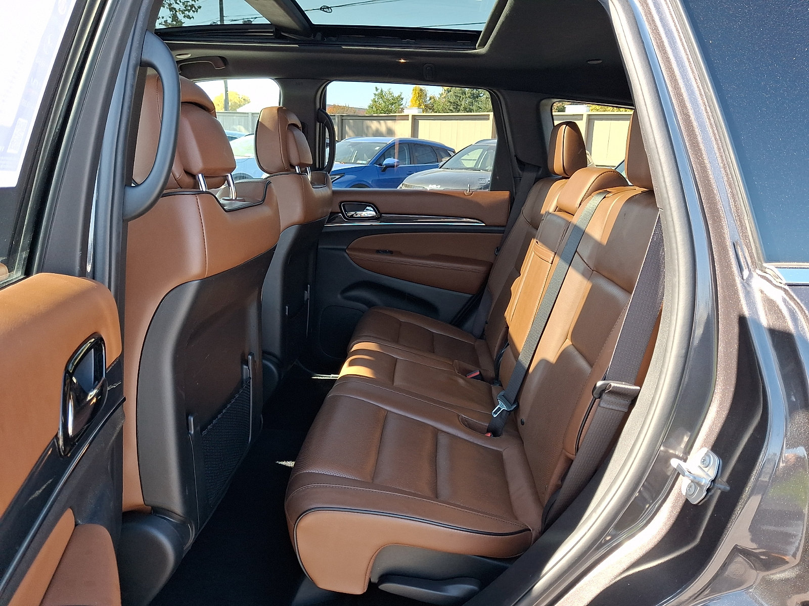 Used 2021 Jeep Grand Cherokee Overland AWD/4WD image 11