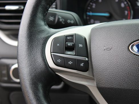 Used 2022 Ford Explorer XLT image 19