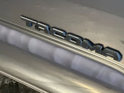 Used 2021 Toyota Tacoma SR5 RWD image 16