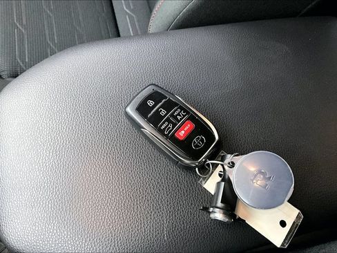 Used 2025 Toyota RAV4 SE AWD/4WD image 12