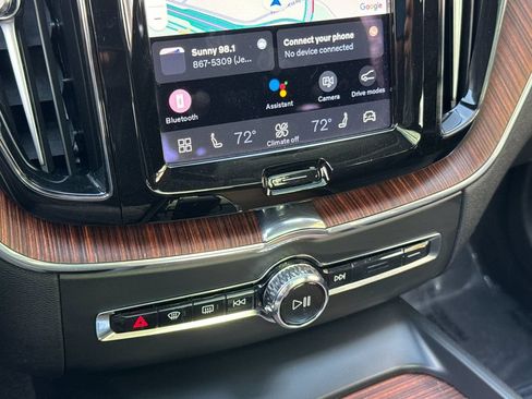 Certified 2023 Volvo XC60 T8 Plus AWD/4WD image 20