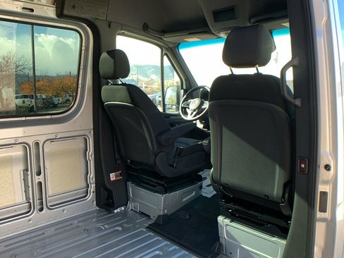 Used 2022 Mercedes-Benz Sprinter 2500 image 26