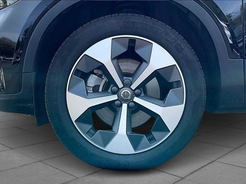 Certified 2023 Volvo XC40 B5 Plus w/ Driver Assist Package image 10