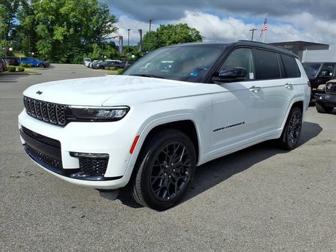 Used 2025 Jeep Grand Cherokee L Summit AWD/4WD image 11