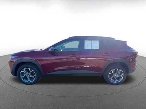 Used 2025 Chevrolet Trax LT image 9