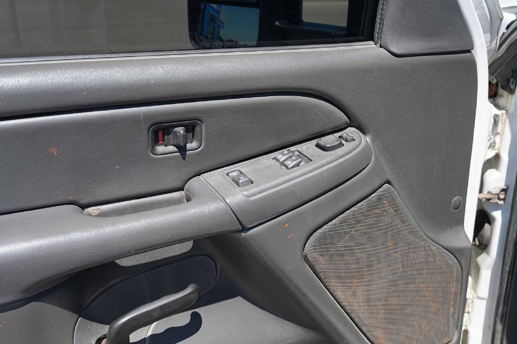 Used 2006 Chevrolet Silverado 2500 W/T w/ Heavy-Duty Power Package AWD/4WD image 18