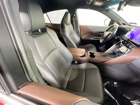 Used 2024 Toyota Venza Limited image 26