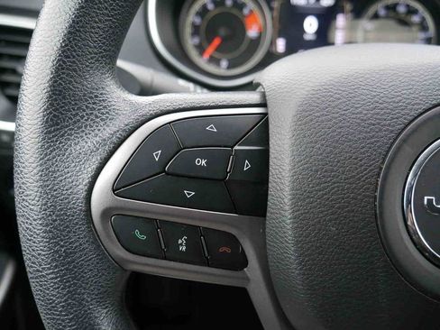 Used 2019 Jeep Cherokee Latitude w/ Popular Appearance Group image 33