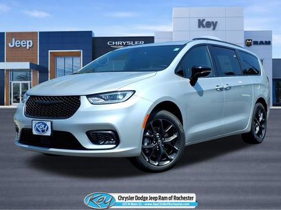 New 2026 Chrysler Pacifica Select w/ S Appearance Package