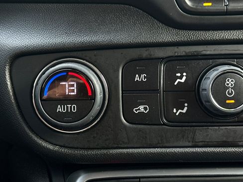 Used 2024 GMC Terrain SLE w/ Driver Convenience Package image 28