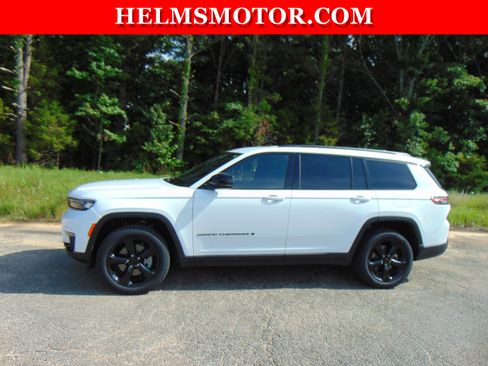 Certified 2024 Jeep Grand Cherokee L Limited w/ Black Appearance Package AWD/4WD image 3