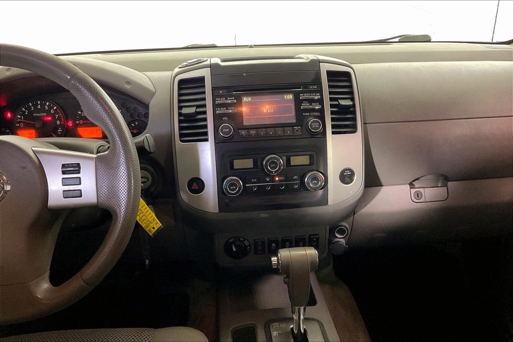 Used 2014 Nissan Frontier SV w/ SV Value Truck Package AWD/4WD image 8