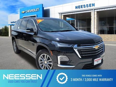 Used 2023 Chevrolet Traverse LT w/ LPO, Floor Liner Package FWD image 1