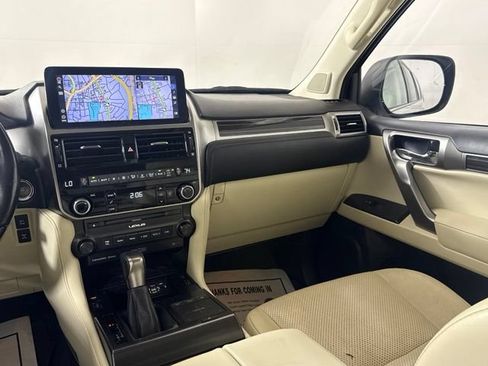 Used 2022 Lexus GX 460 Luxury w/ Sport Design Package AWD/4WD image 18