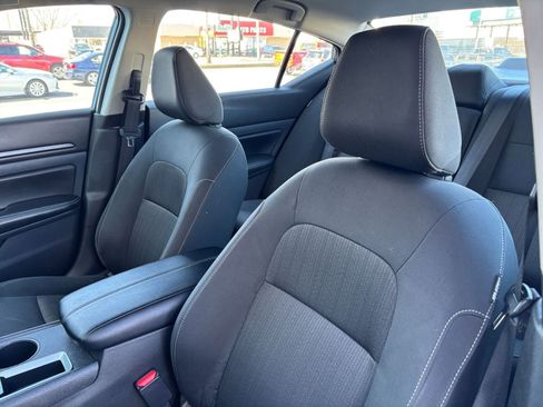 Used 2025 Nissan Altima 2.5 SV FWD image 32