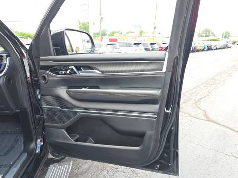 Used 2025 Jeep Grand Wagoneer L Series III w/ Rear Seat Video Group 1 AWD/4WD image 50
