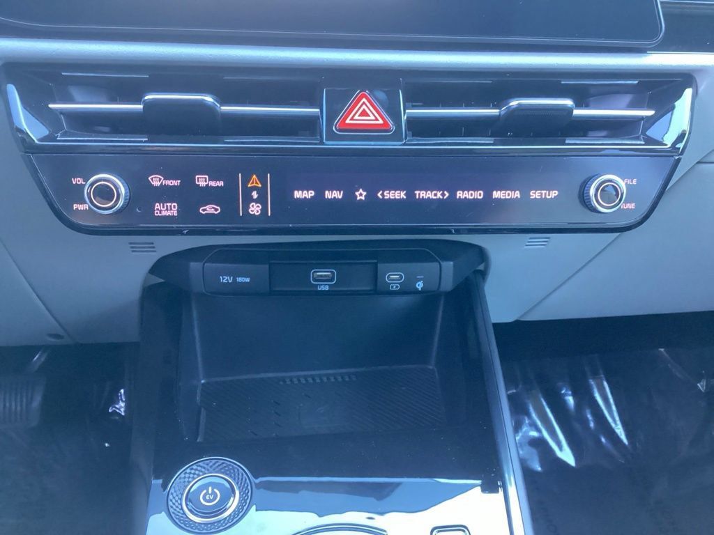 Certified 2023 Kia Niro Wind w/ Wind Preserve Package FWD image 26
